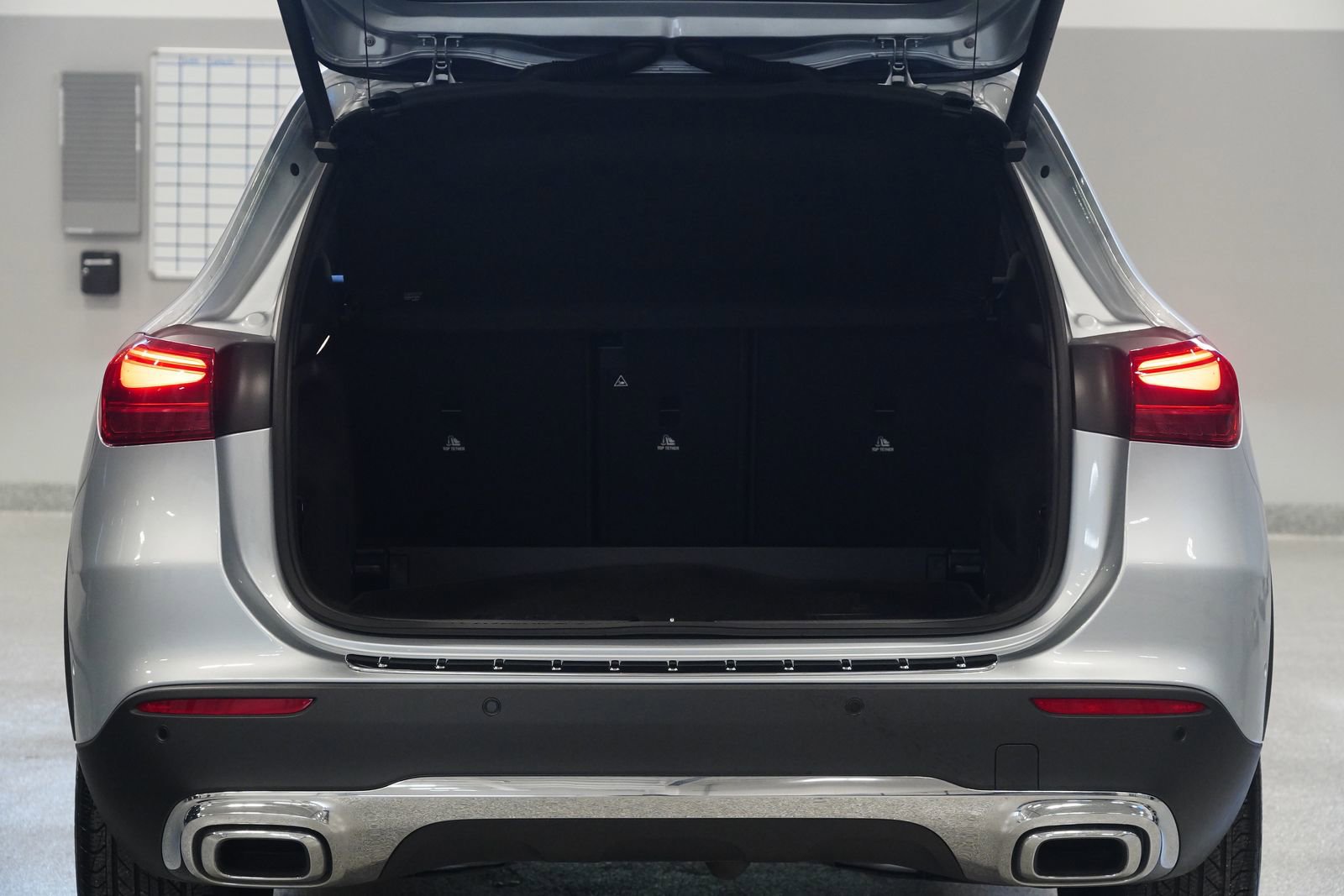 Used 2025 Mercedes-Benz GLA 250 4MATIC image 32