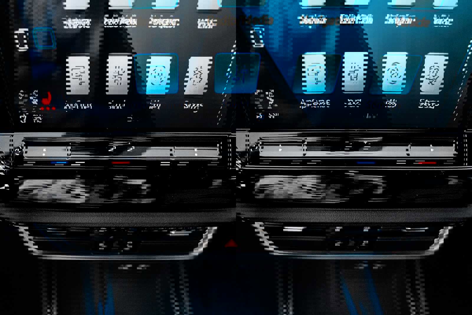 Used 2025 Volkswagen Atlas SE image 31