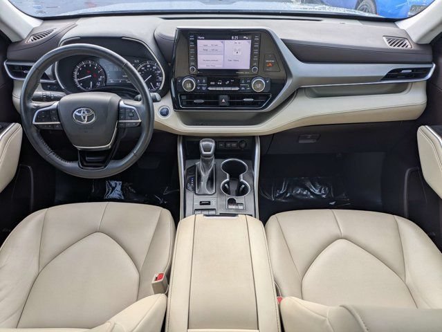 Used 2021 Toyota Highlander XLE AWD/4WD image 15
