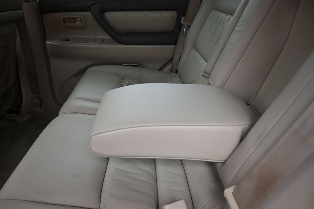 Used 2004 Toyota Land Cruiser AWD/4WD image 31