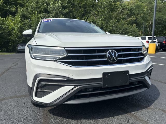 Used 2024 Volkswagen Tiguan SE AWD/4WD image 11