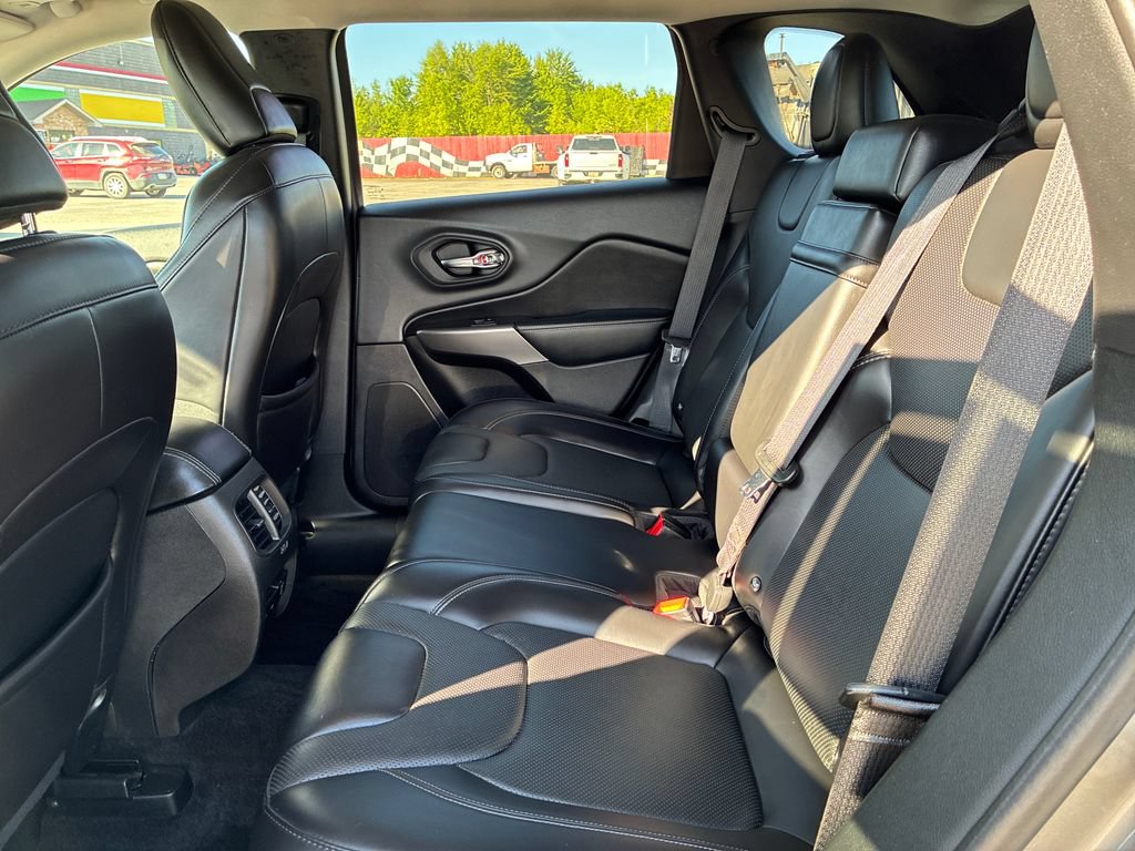 Used 2019 Jeep Cherokee Limited AWD/4WD image 17