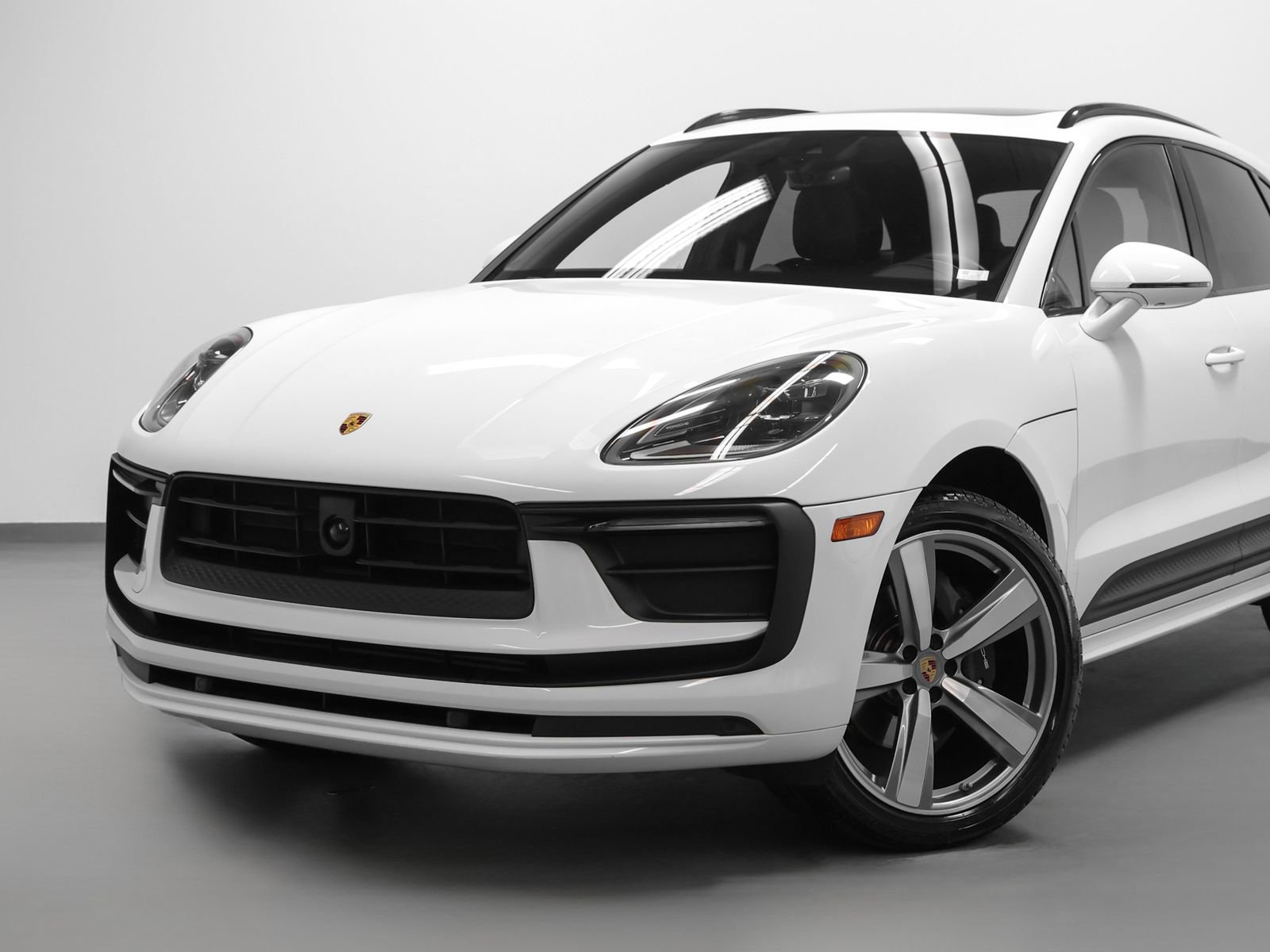 Certified 2023 Porsche Macan image 7