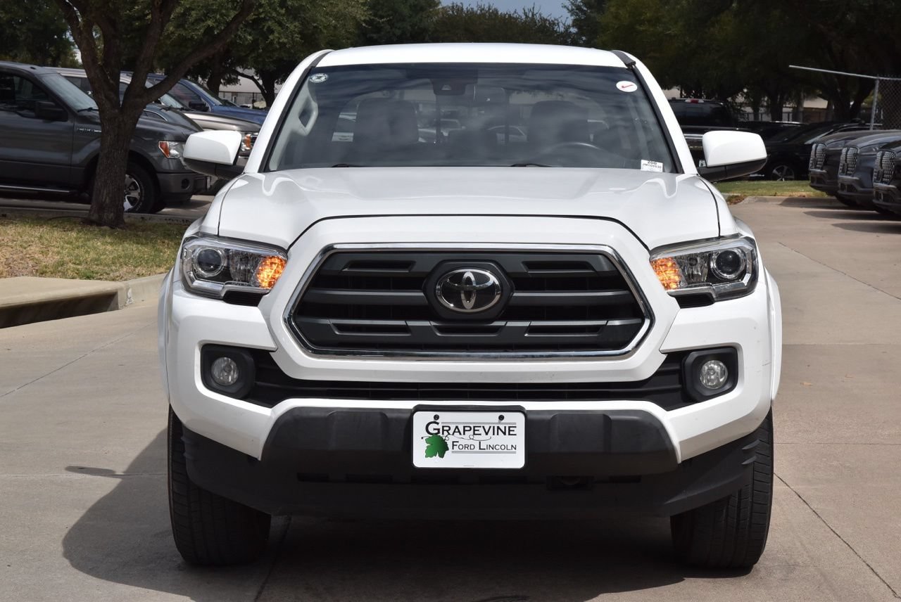Used 2018 Toyota Tacoma SR5 AWD/4WD image 3