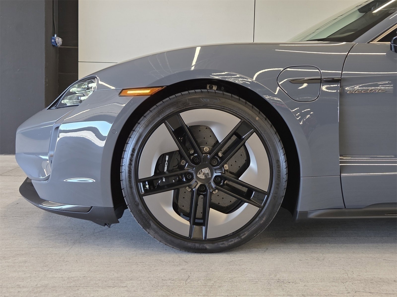 Used 2025 Porsche Taycan Turbo S image 9