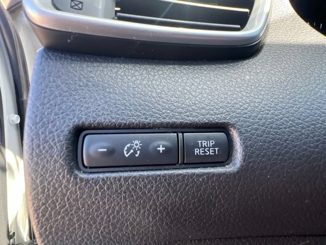 Used 2016 Nissan Rogue S AWD/4WD image 22