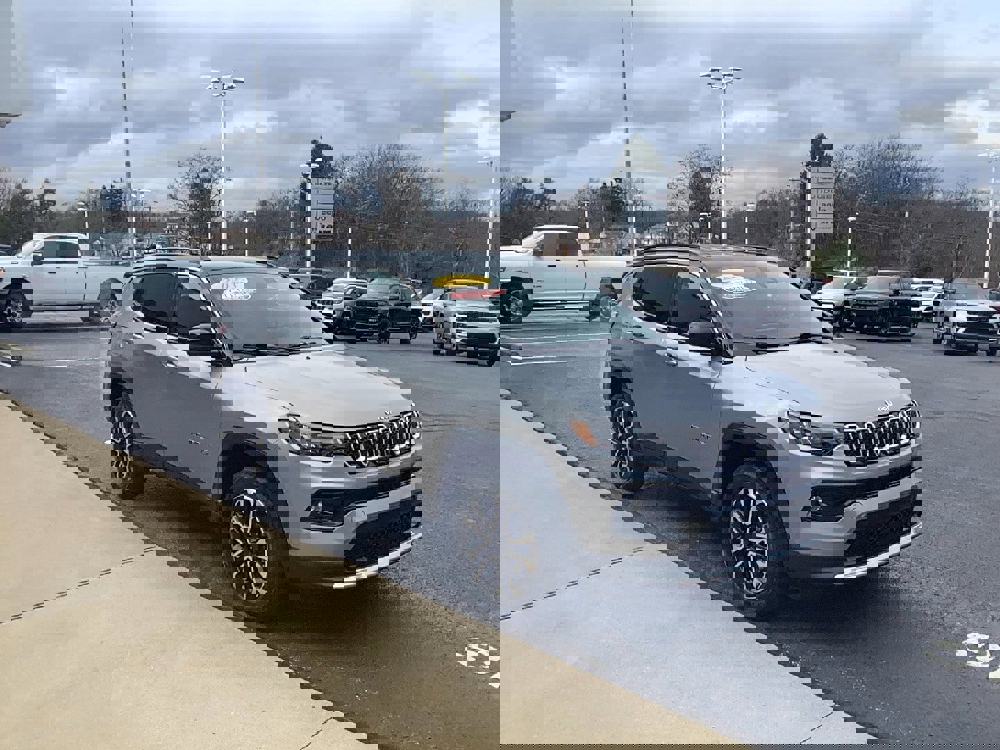 Used 2023 Jeep Compass Limited image 3