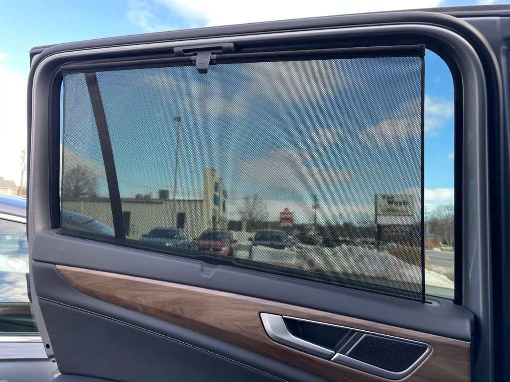 Certified 2025 Volkswagen Atlas SE w/ Black Wheel Package image 9