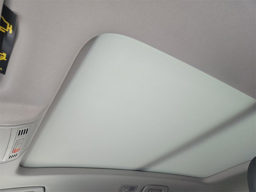 New 2026 Volkswagen Taos SE image 20