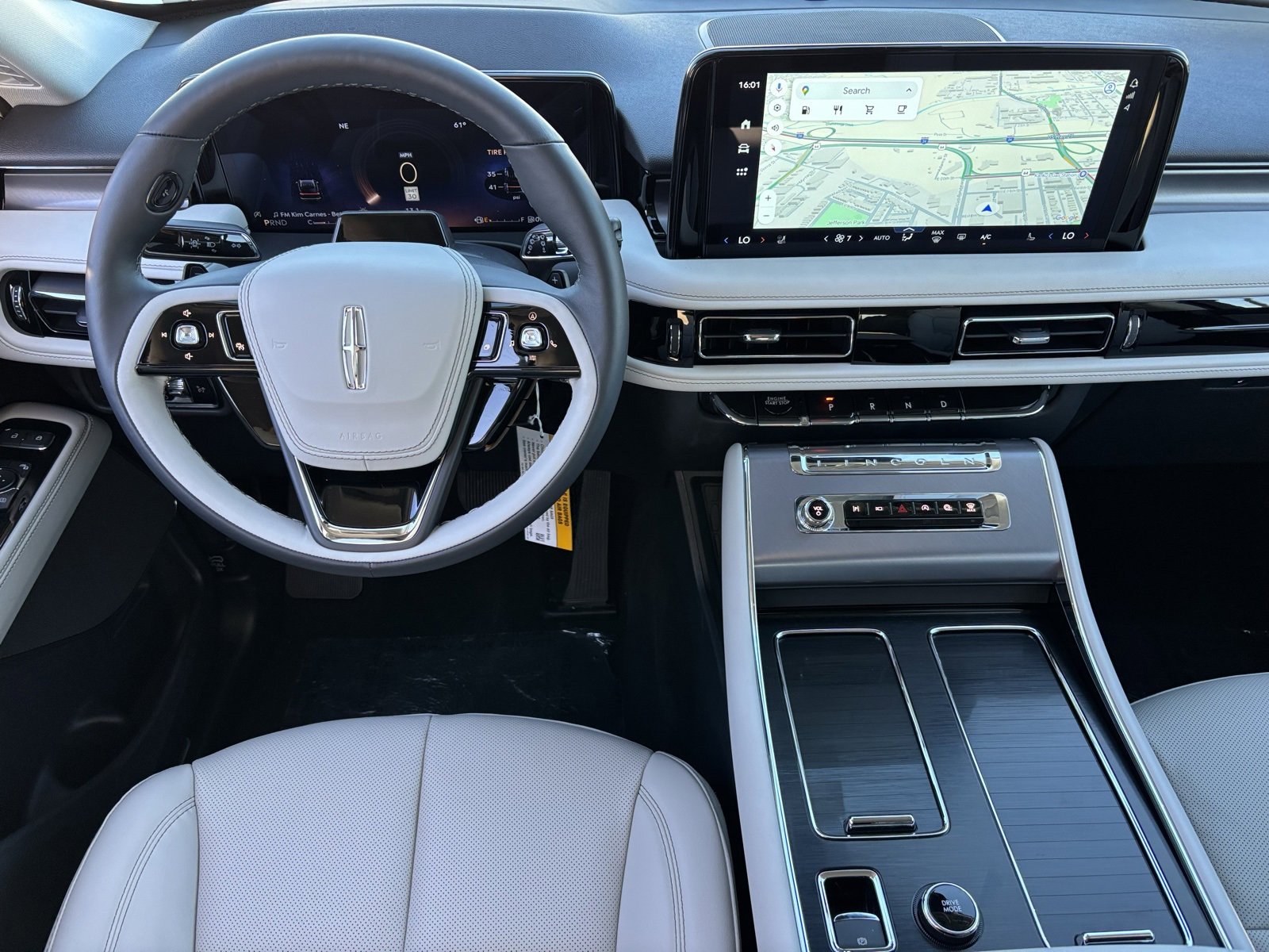 New 2026 Lincoln Aviator 2WD image 3