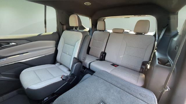 Used 2026 Chevrolet Traverse LT w/ Driver Confidence Package FWD image 38