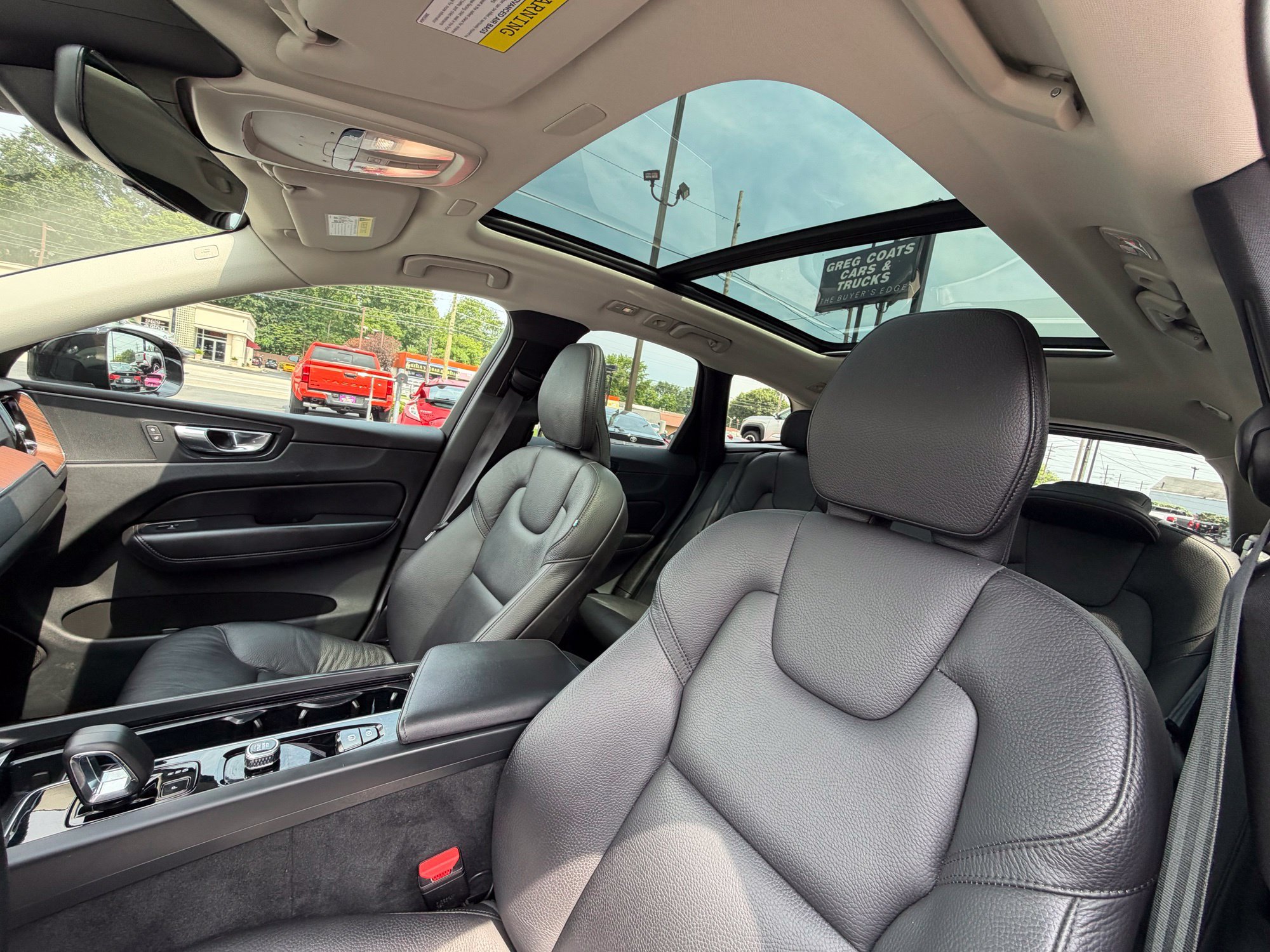 Used 2023 Volvo XC60 B5 Plus AWD/4WD image 18