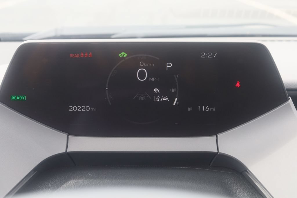 Used 2025 Toyota Prius LE FWD image 33