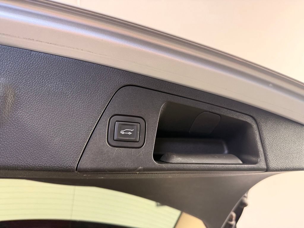Used 2017 Buick Envision Essence FWD image 11
