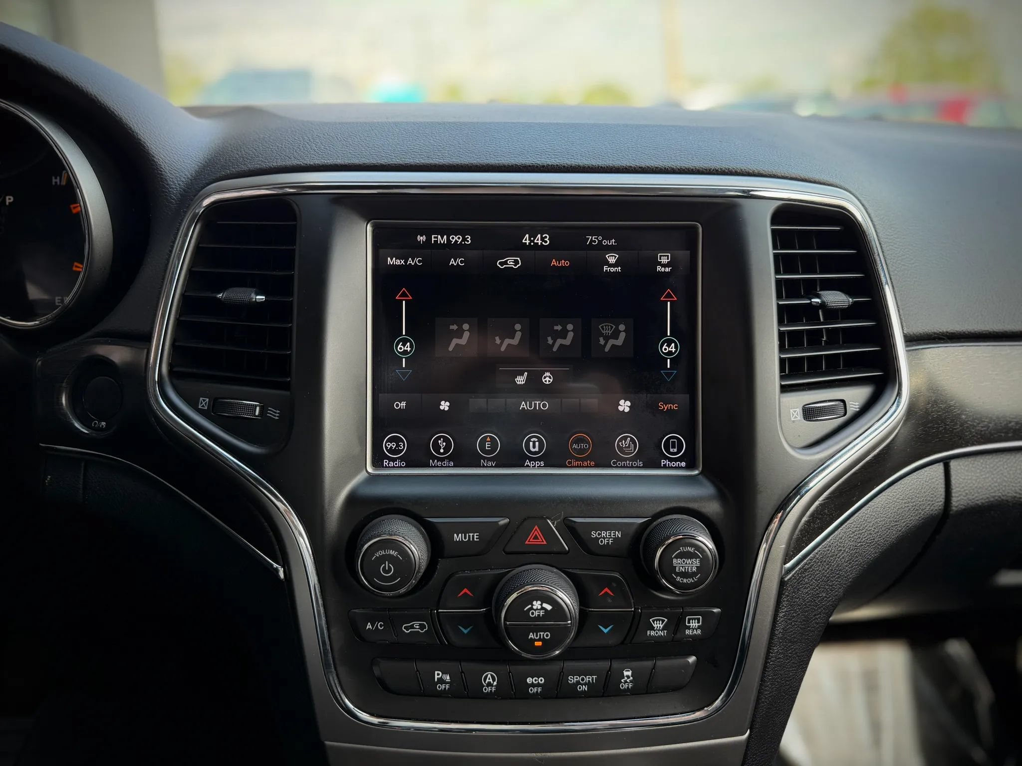 Used 2018 Jeep Grand Cherokee Limited AWD/4WD image 15