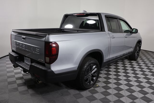 Used 2025 Honda Ridgeline Sport image 8