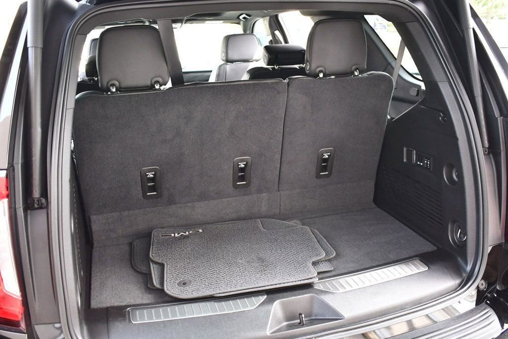 Used 2021 GMC Yukon Denali w/ Denali Premium Package image 54