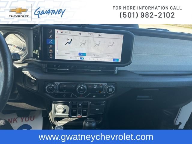 Used 2025 Jeep Gladiator Sport image 11