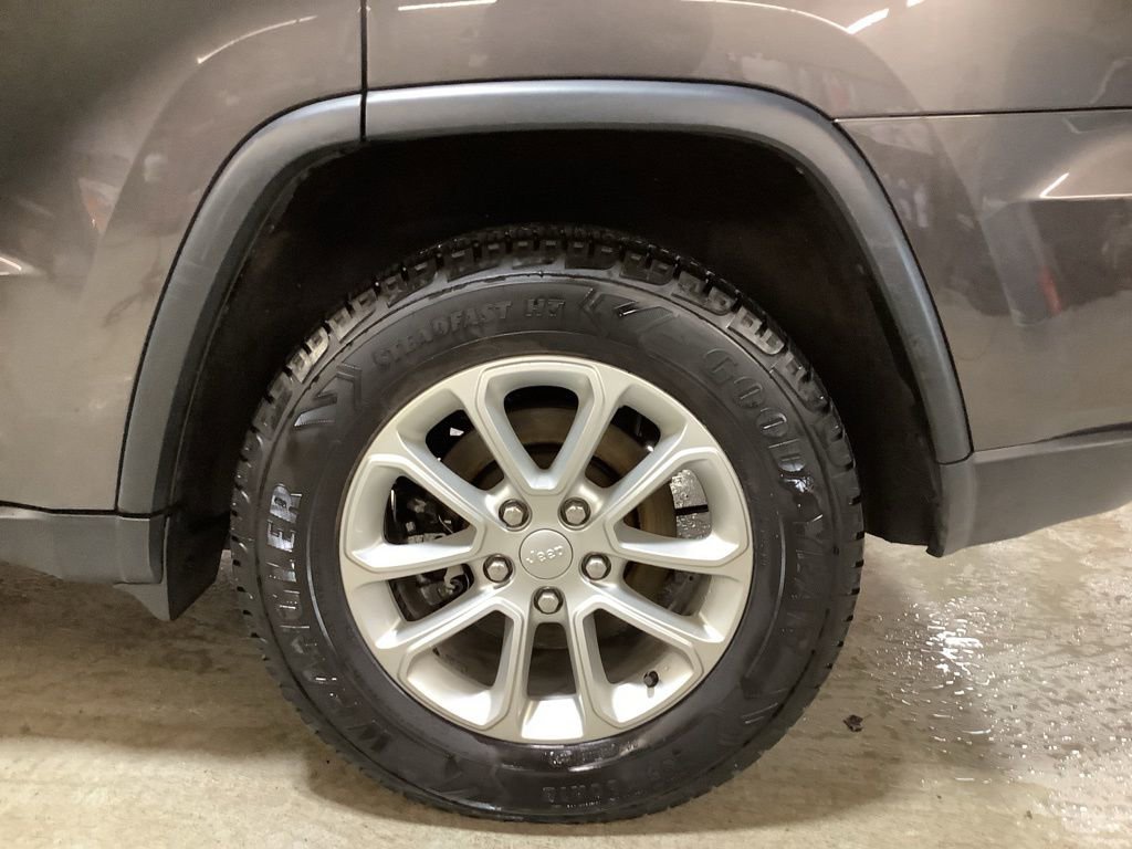 Used 2021 Jeep Grand Cherokee Laredo image 13