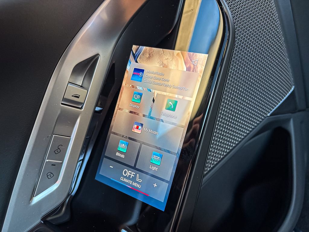 New 2026 BMW 740i xDrive w/ Premium Package image 32