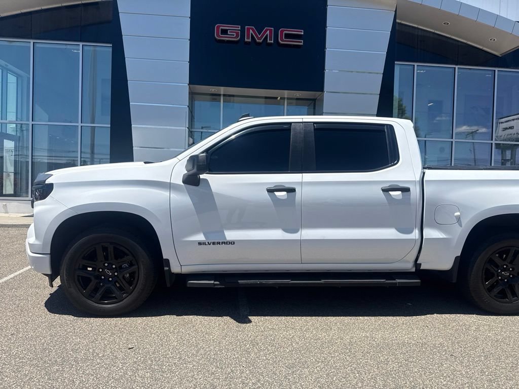 Used 2023 Chevrolet Silverado 1500 Custom AWD/4WD image 3