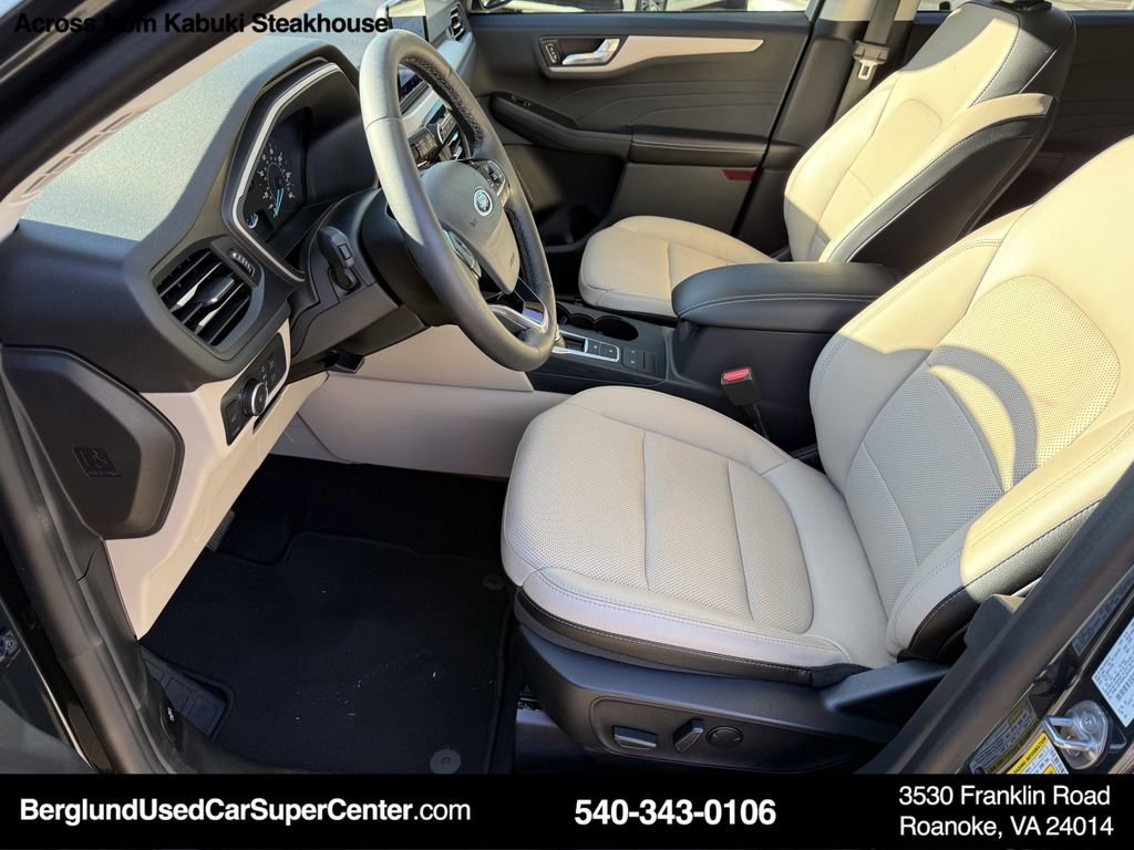 Used 2022 Ford Escape SEL image 11