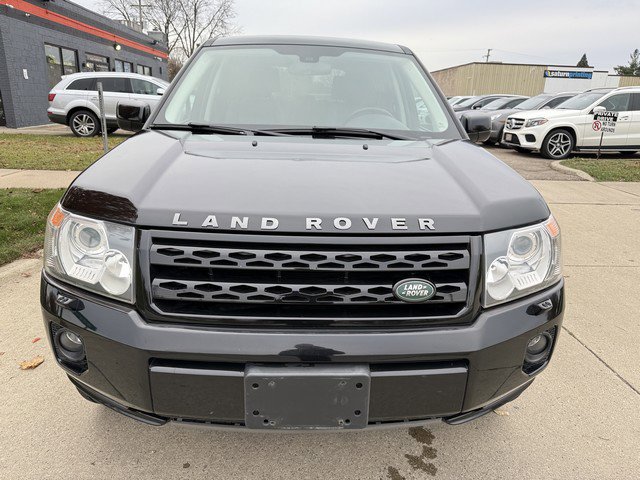 Used 2011 Land Rover LR2 HSE image 2
