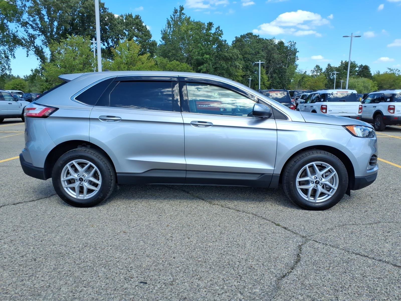 Certified 2024 Ford Edge SEL w/ Convenience Package AWD/4WD image 9