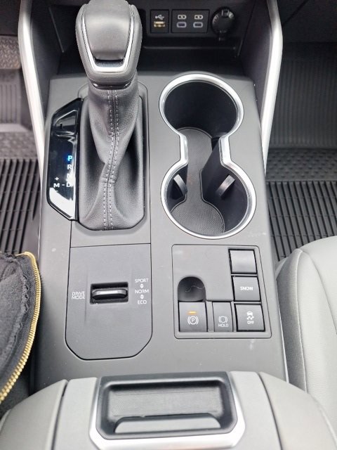 Used 2024 Toyota Highlander LE image 15