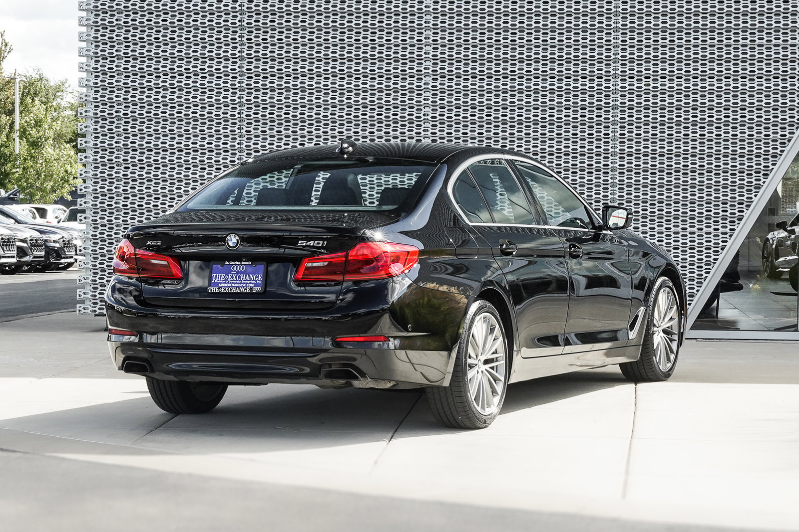 Used 2019 BMW 540i xDrive w/ Premium Package image 3