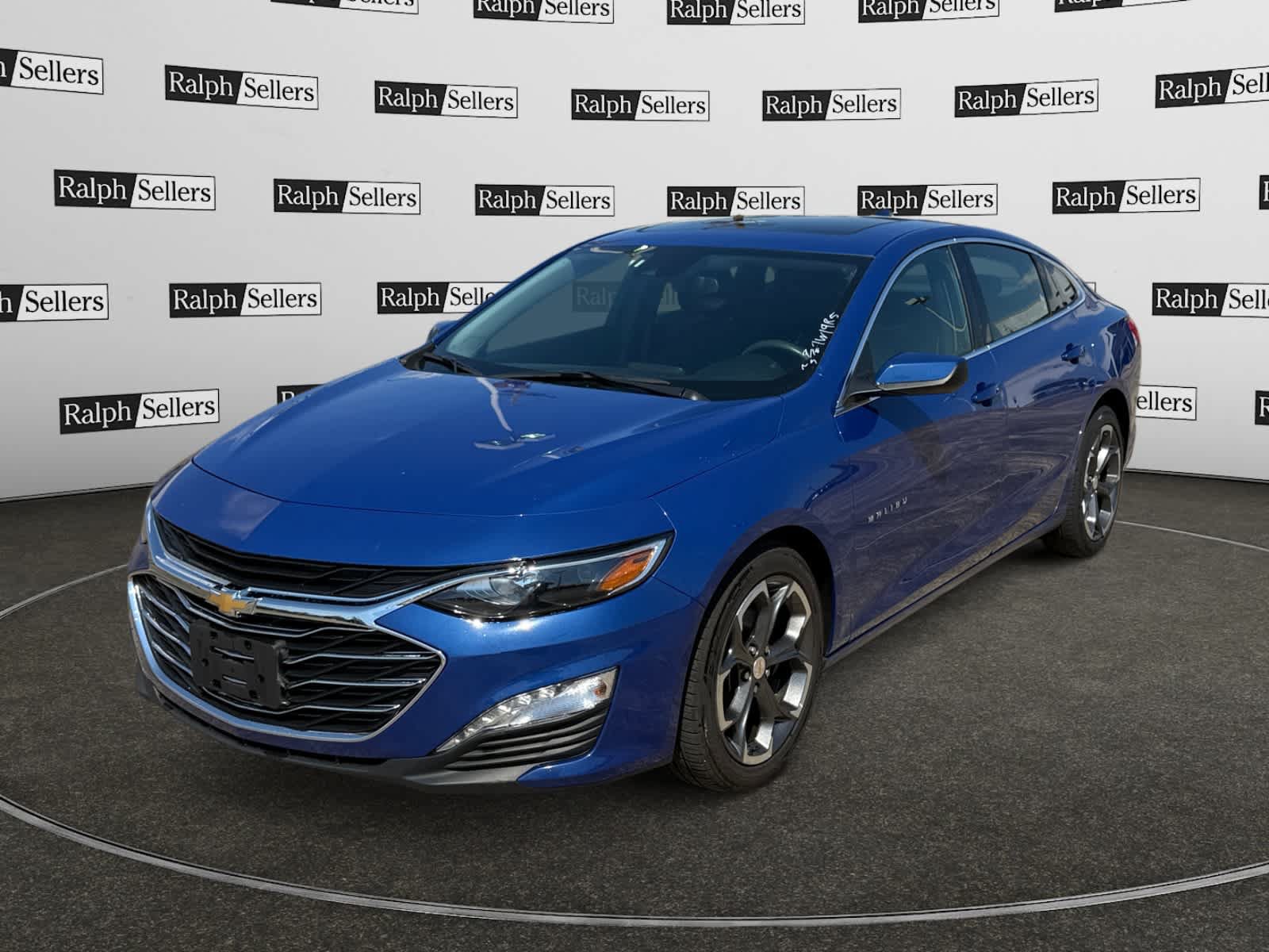 Used 2023 Chevrolet Malibu LT FWD image 2