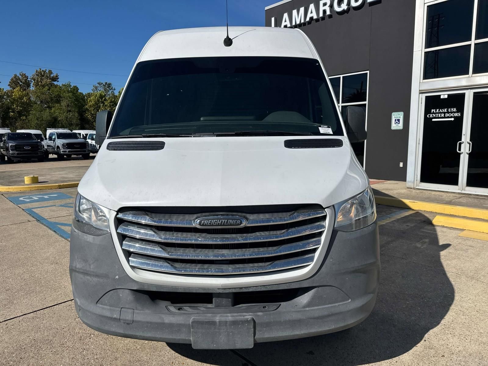 Used 2020 Freightliner Sprinter 2500 RWD image 3