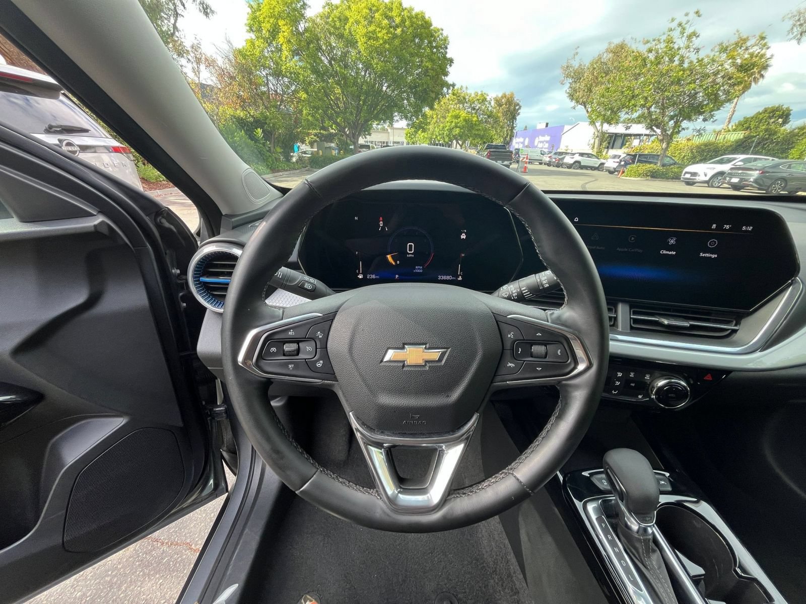 Used 2025 Chevrolet Trax LT w/ LT Convenience Package FWD image 33