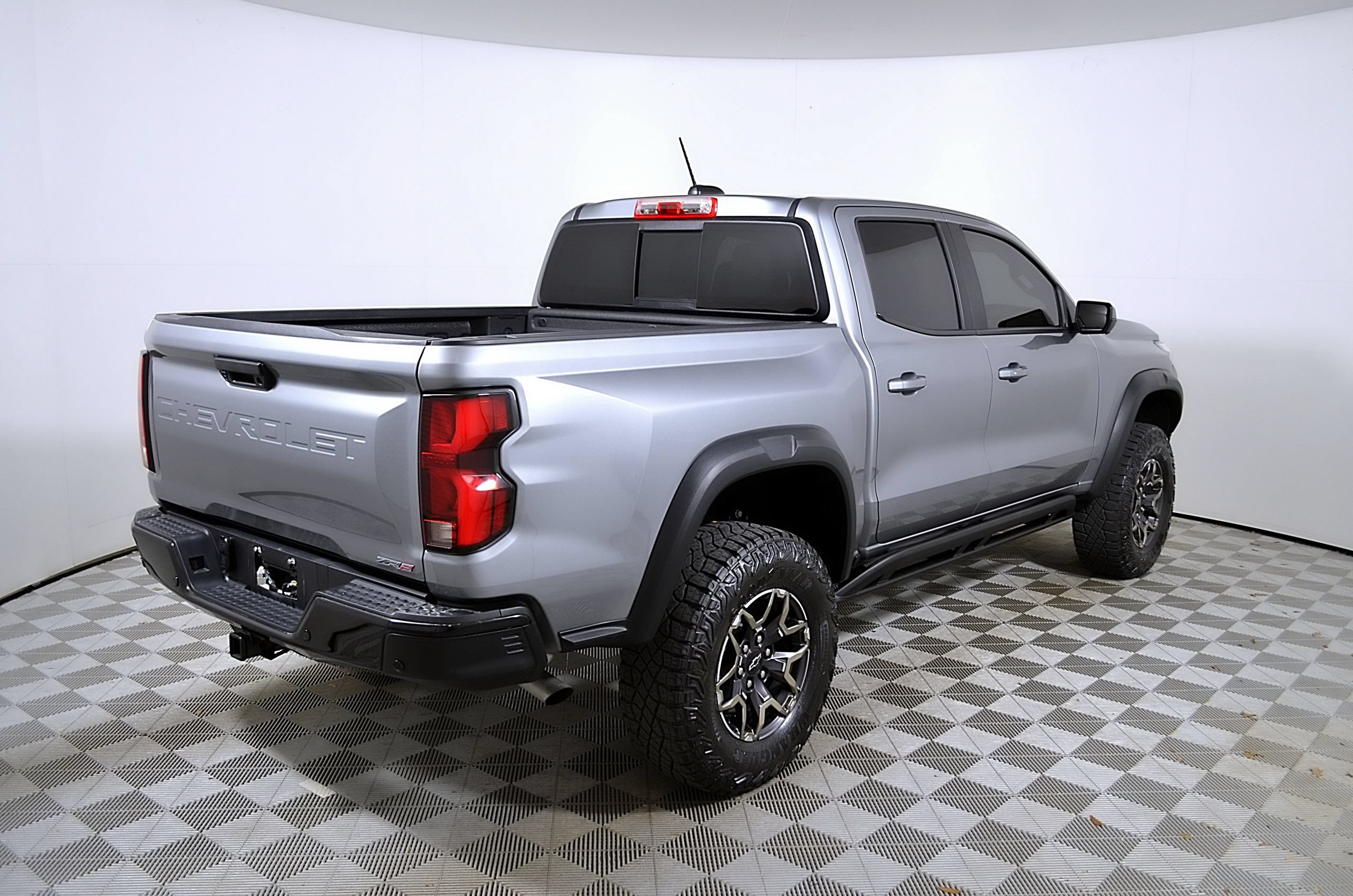 Used 2025 Chevrolet Colorado ZR2 w/ Technology Package AWD/4WD image 7