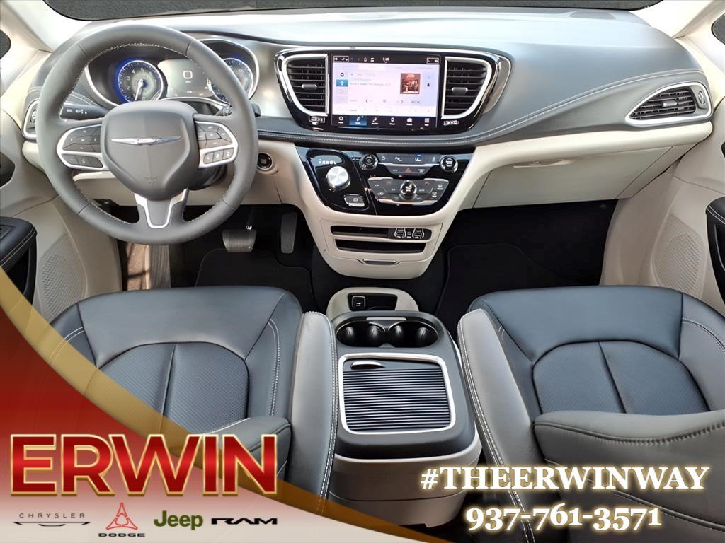 Used 2024 Chrysler Pacifica Touring-L FWD image 23