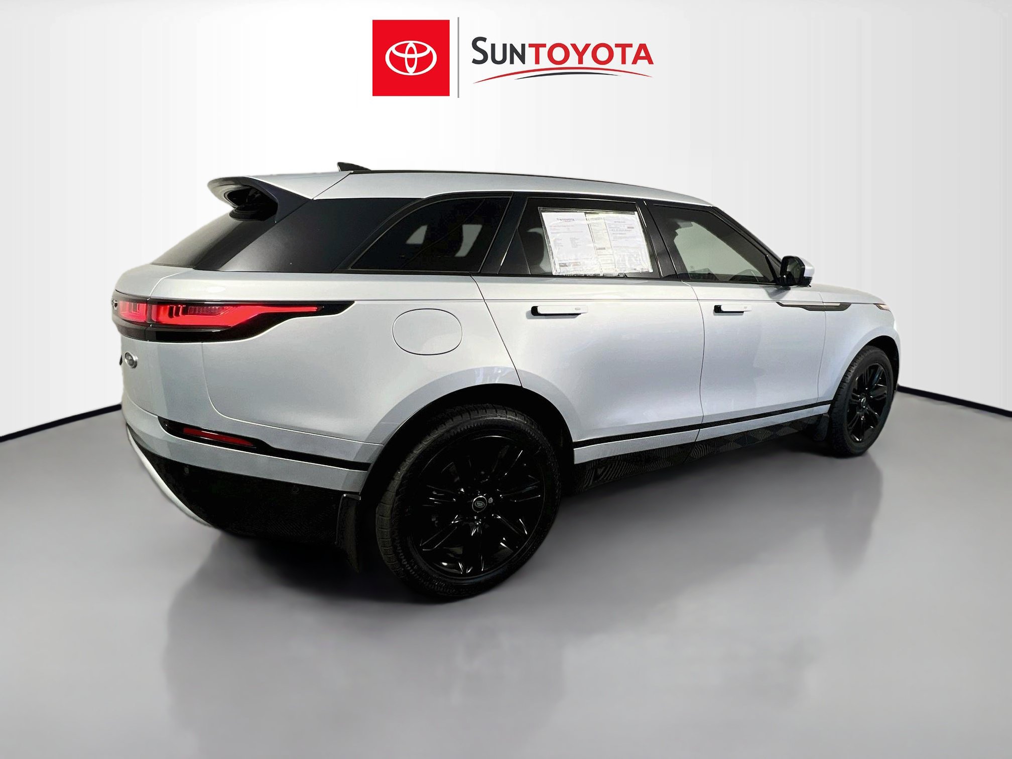 Used 2021 Land Rover Range Rover Velar S AWD/4WD image 9