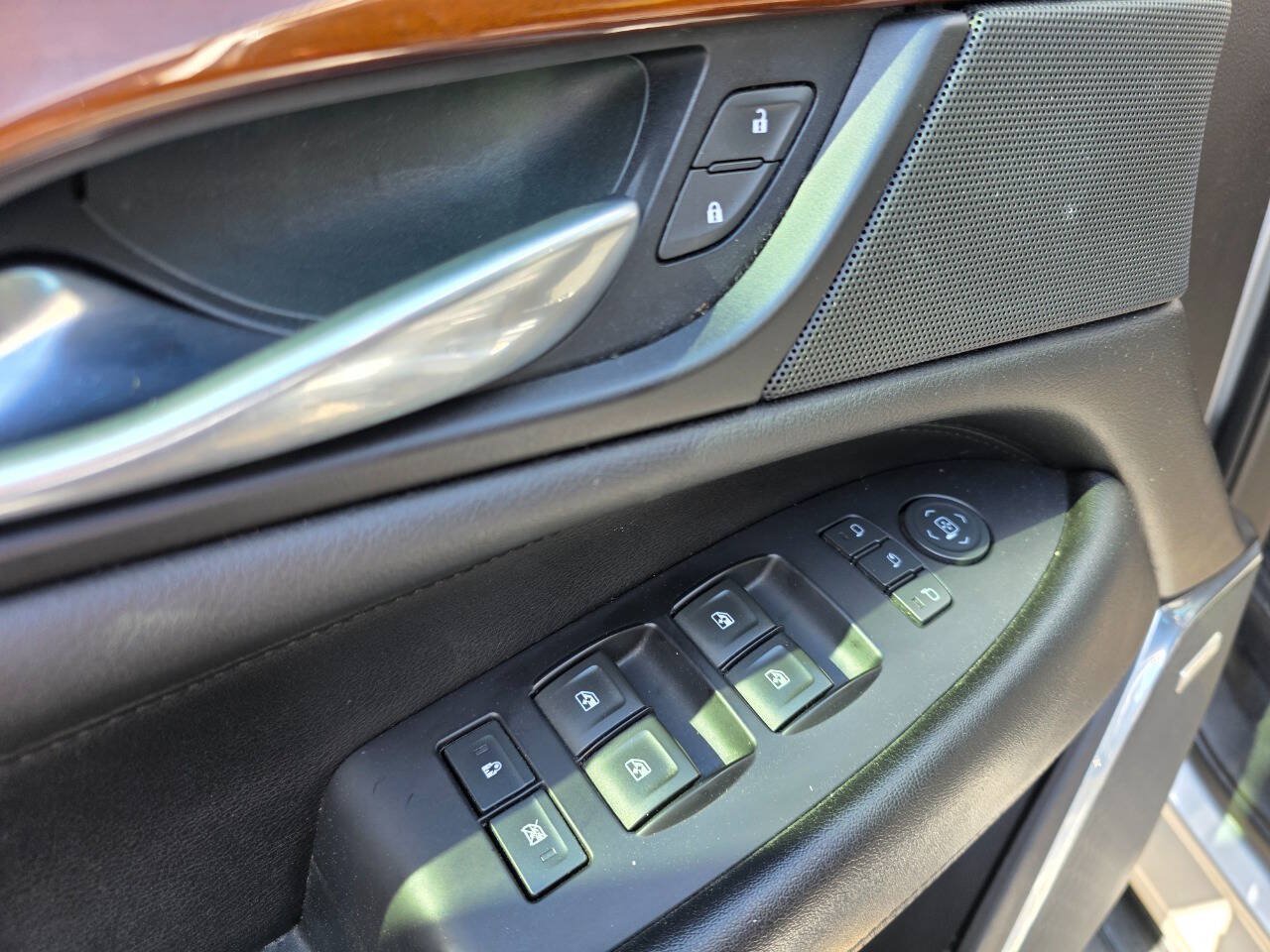 Used 2019 Cadillac Escalade ESV Luxury AWD/4WD image 12