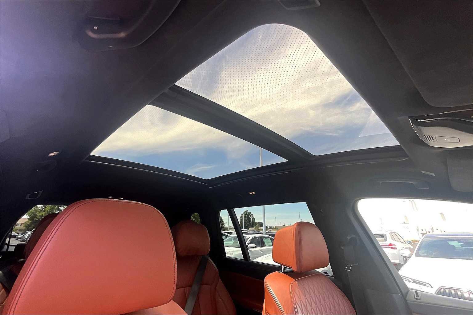 Used 2025 BMW X7 M60i image 25