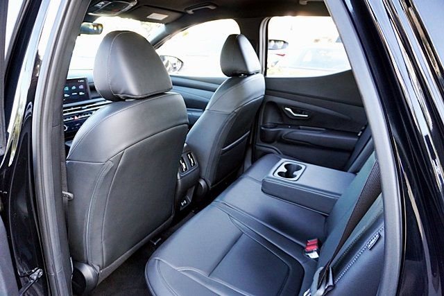 Certified 2025 Hyundai Santa Cruz SEL FWD image 18