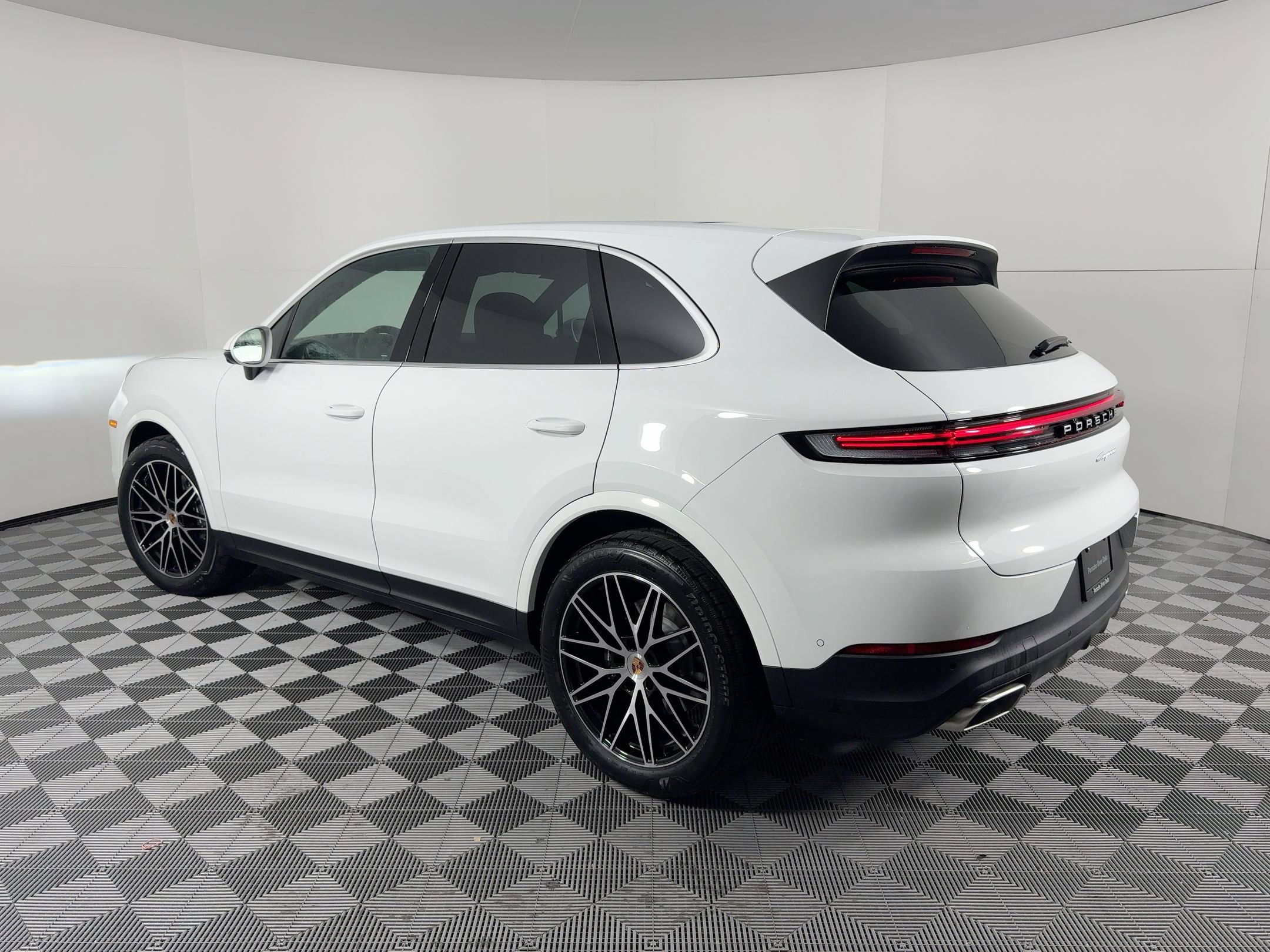 Certified 2026 Porsche Cayenne AWD/4WD image 3