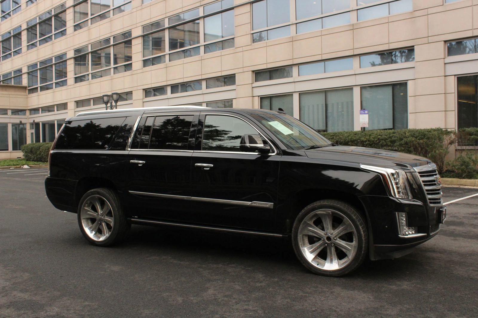 Used 2017 Cadillac Escalade ESV Platinum AWD/4WD image 2
