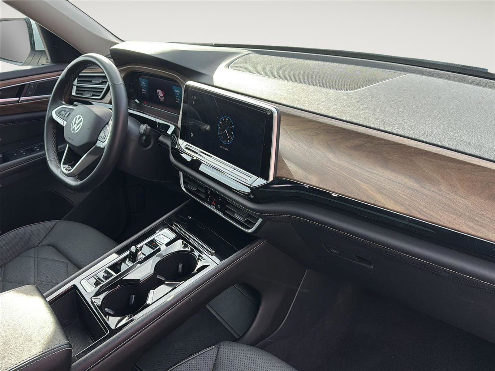 Used 2024 Volkswagen Atlas SE image 31