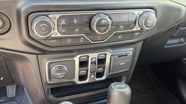 Used 2022 Jeep Wrangler Unlimited Sport w/ Sun And Sound Package AWD/4WD image 15