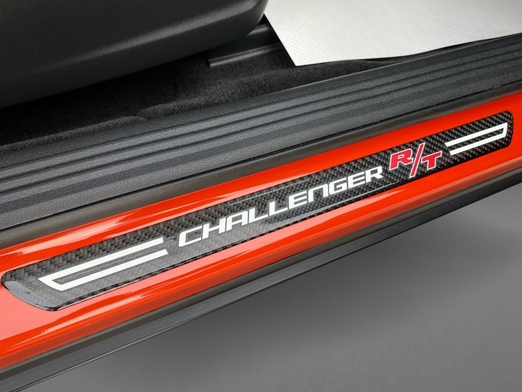 Used 2013 Dodge Challenger R/T RWD image 12