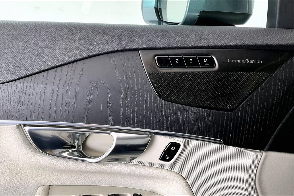 Used 2020 Volvo XC90 T5 Momentum w/ Protection Package Premier AWD/4WD image 28
