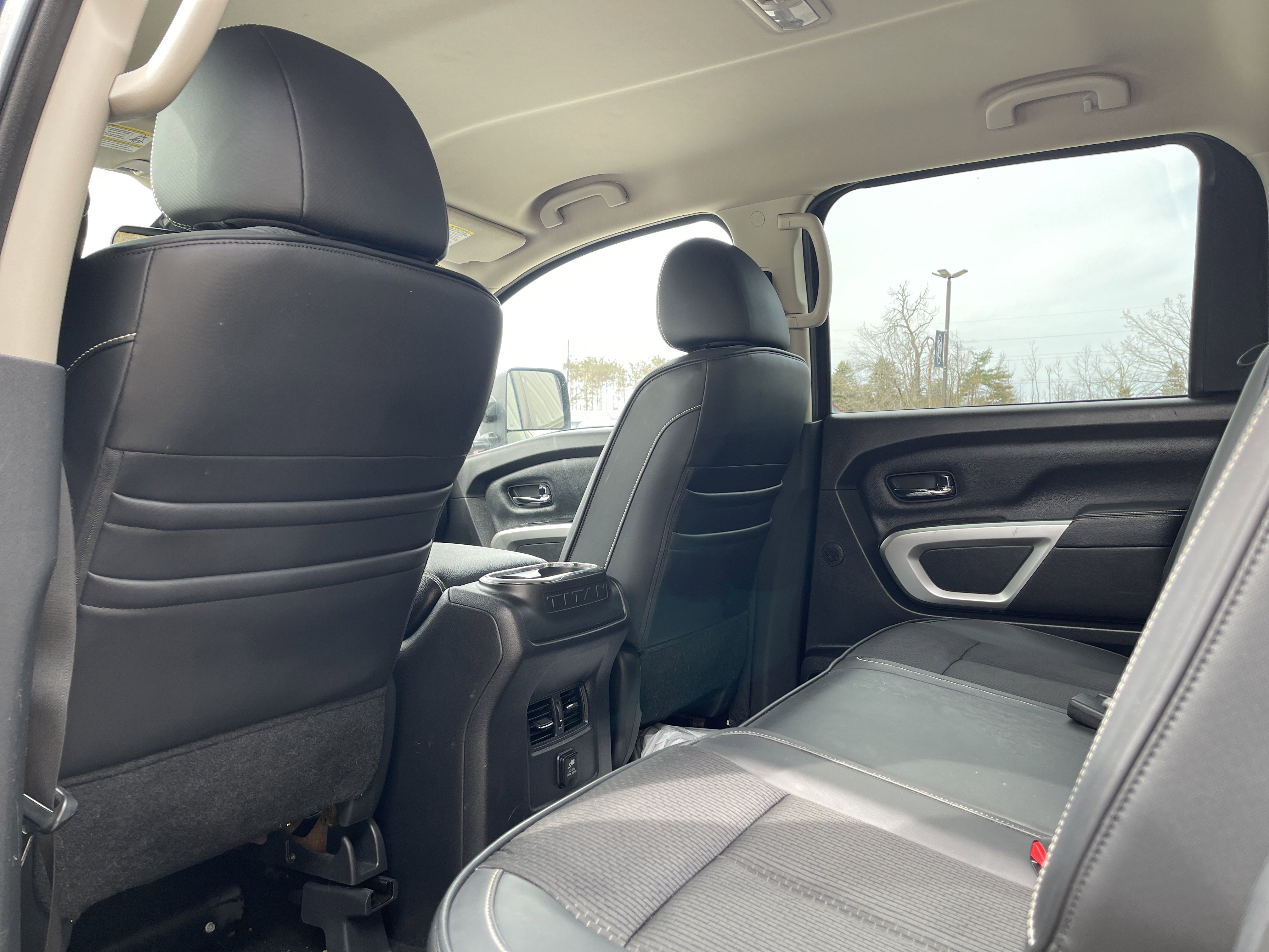 Used 2018 Nissan Titan PRO-4X AWD/4WD image 11