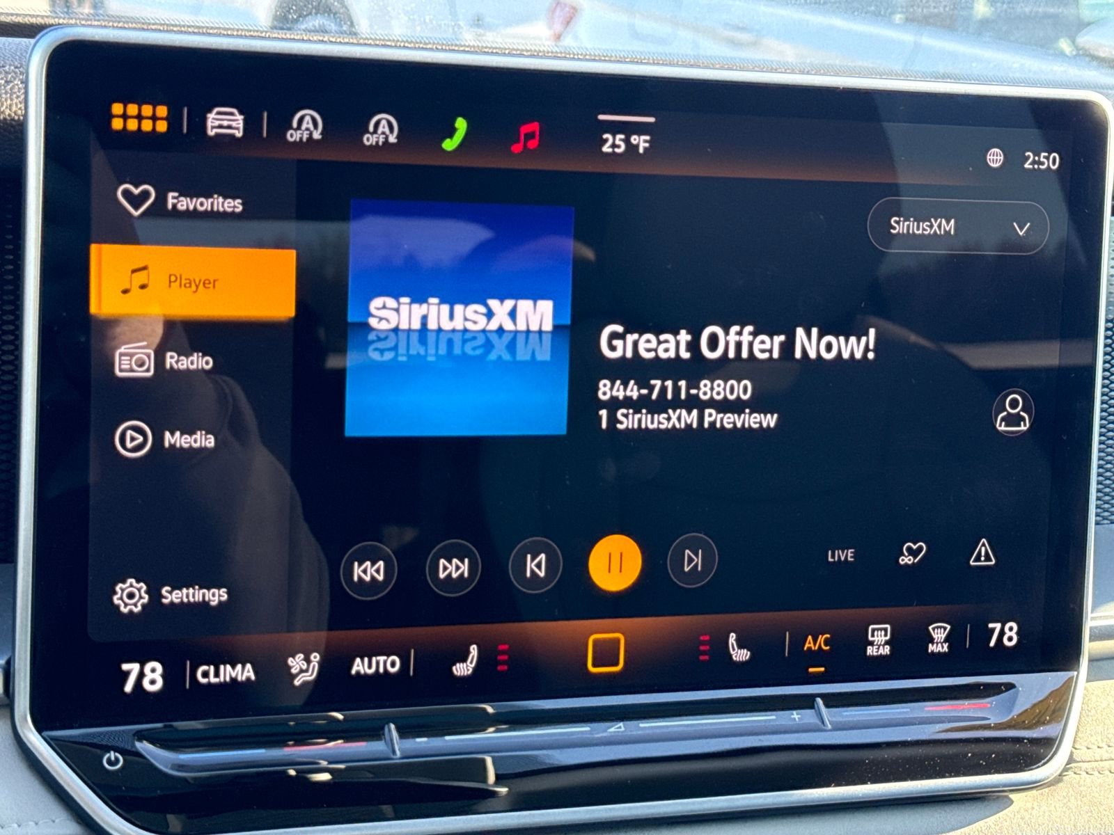 Used 2025 Volkswagen Tiguan SE image 29