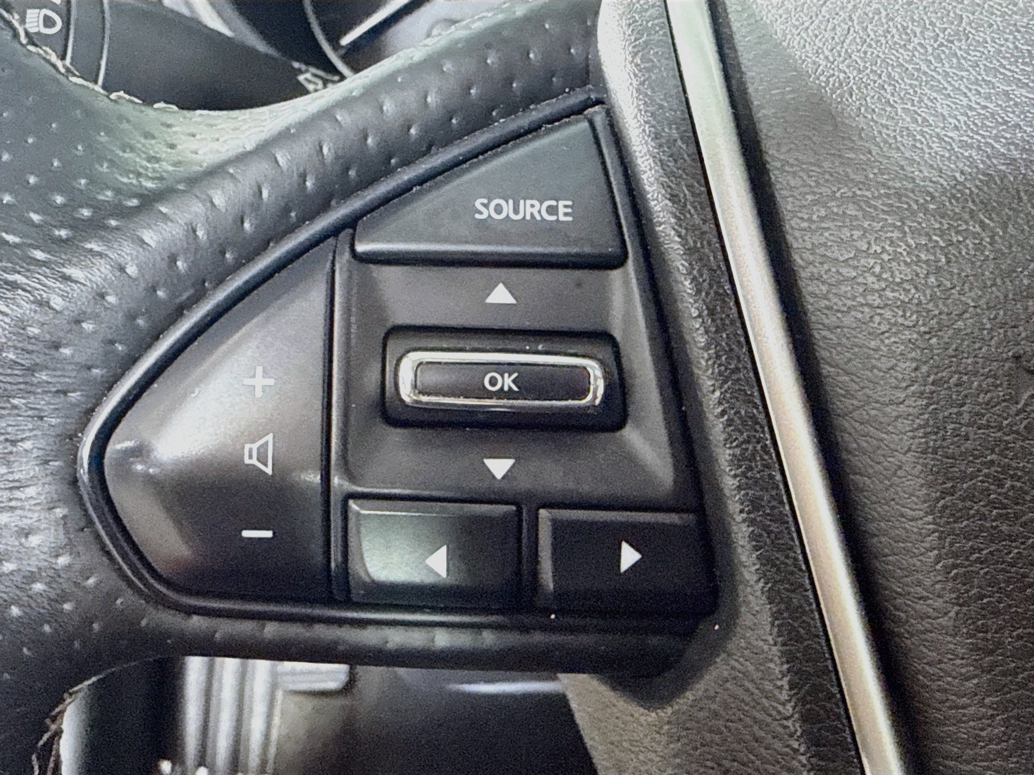 Used 2023 Nissan Maxima SL FWD image 14