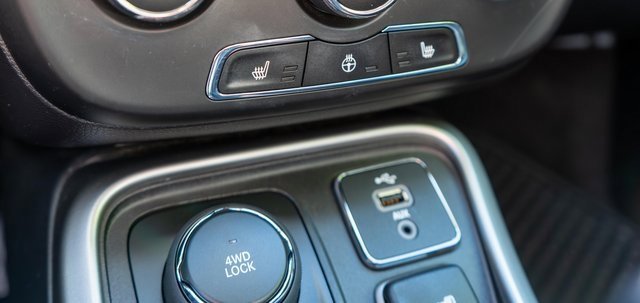 Used 2018 Jeep Compass Latitude w/ Cold Weather Group image 29