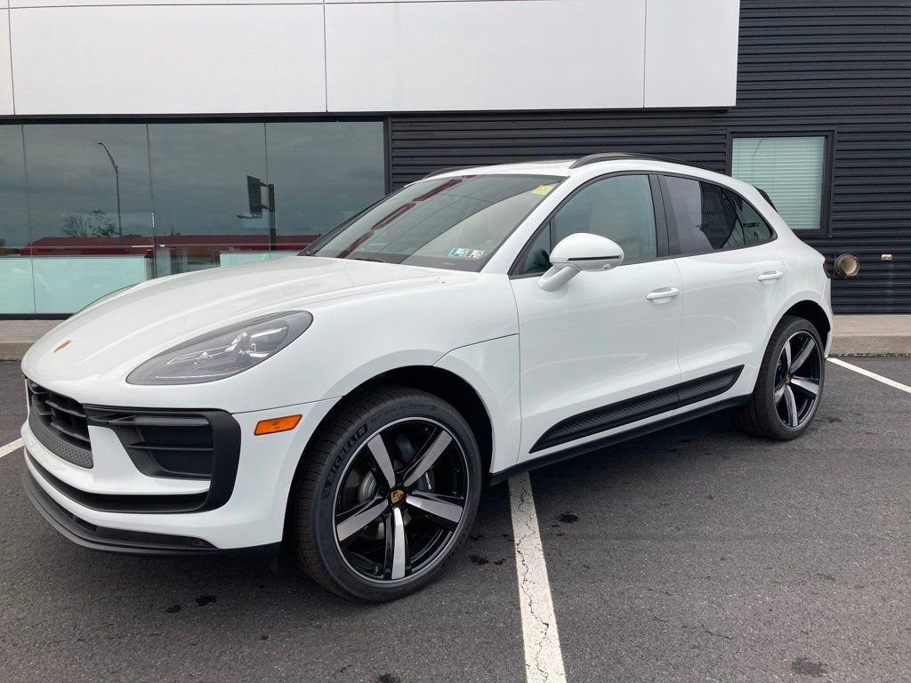 Used 2025 Porsche Macan AWD image 6